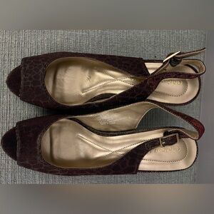 Shimmery black/red/gold heels by Andrew Geller. Perfect for the holidays.